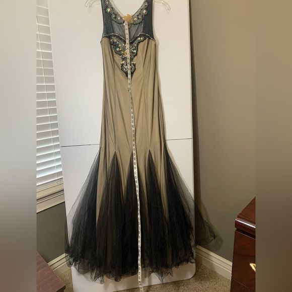 DEB Formal Dress Nude Black. Sz 7 / 8. Mermaid sequins. Sleeveless. Like New - Picture 8 of 13